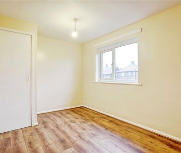 3 bedroom end of terrace house to rent - Photo 3