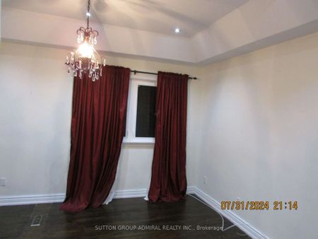 Detached Home For Lease | N9244900 - Photo 2