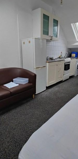 Studio to rent - Photo 1