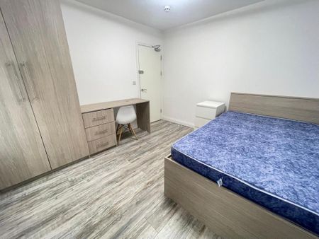 4 bedroom terraced house to rent - Photo 5