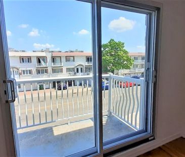 N-Rosemont 4 1/2 lumineux Haut triplex privé-sécuritaire-LIBRE!!! - Photo 2