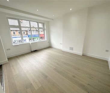 The Broadway, NW7, London - Photo 1