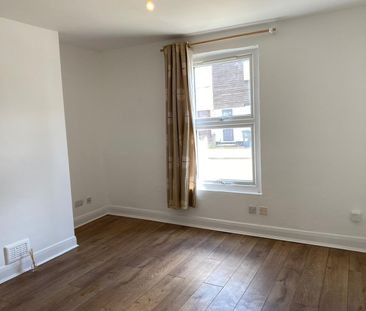 2 Bed End Terrace, Cross Road, CR0 - Photo 4