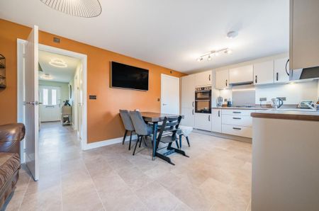 4 bedroom detached house to rent - Photo 5