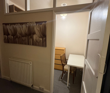 1 bedroom in a house share to rent - Photo 6