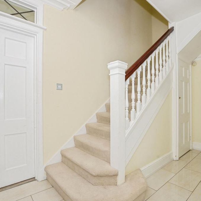 6 bedroom detached house to rent - Photo 1