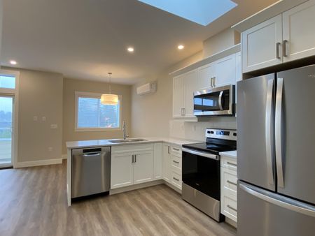 175 Weld Street - 302 - Photo 4