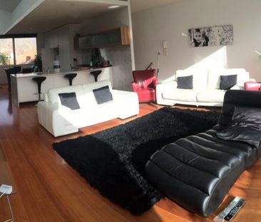 Elwood - Photo 1