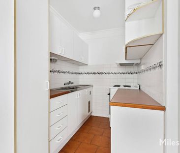 DELIGHTFUL ONE BEDROOM APARTMENT - Photo 3