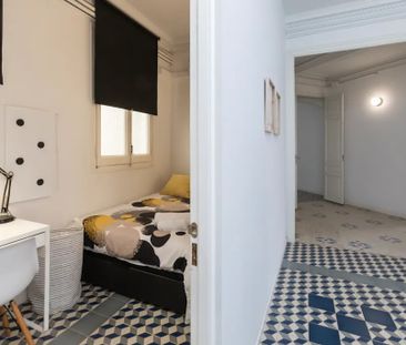 Gran Via de les Corts Catalanes, Barcelona, Catalonia 08015 - Photo 5