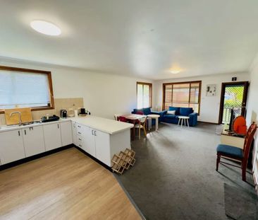 Easy Maintenance 2 story, 4 bed, 2.5 bath, 1 x single garage. - Photo 4