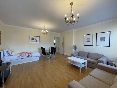 Large One Bed, One Bath & Cloak Room with Double Reception - Photo 2