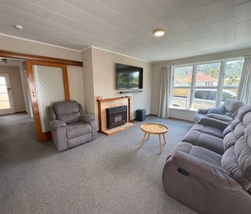 Charming 3-Bedroom Family Home - Photo 2