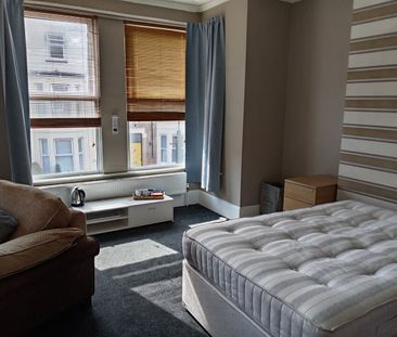 Room in a Shared House, Egerton Street, CH45 - Photo 1