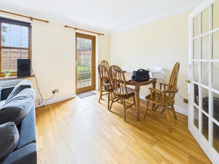 3 bedroom link detached house to rent - Photo 4