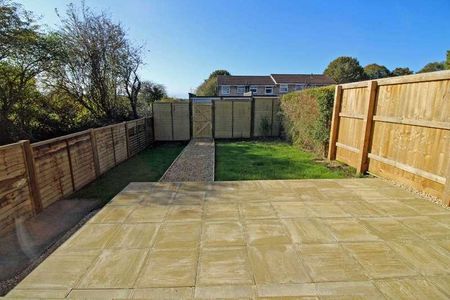 Farley Close, Frome, BA11 - Photo 4