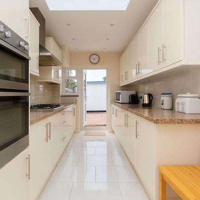 5 bedroom house to rent - Photo 1
