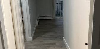 Newly Renovated 1br in Lower Lonsdale - Photo 2