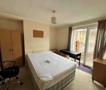 5 bedroom semi-detached house to rent - Photo 1