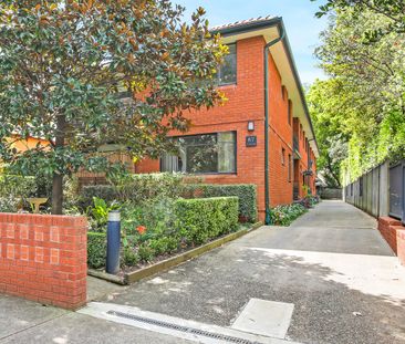 Charming 2-Bedroom Apartment in Prime Hunters Hill Location - A Mus... - Photo 6