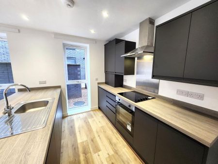 2 bedroom flat to rent - Photo 4