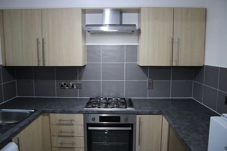 IMMACULATE 2 BED FLAT – BROCHTIE COURT, BROUGHTY FERRY - Photo 2