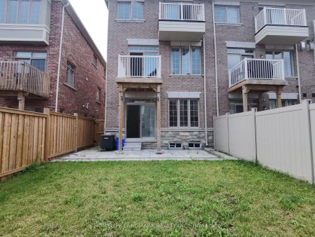 Property For Lease | N9098622 - Photo 5