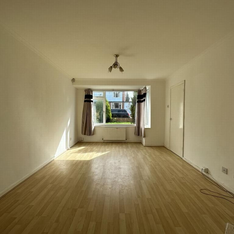 3 bedroom semi-detached house to rent - Photo 1