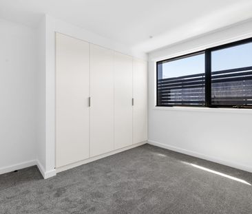 STUNNING BRAND NEW TWO BED TOWNHOUSES WITH CITY VIEWS! - Photo 2