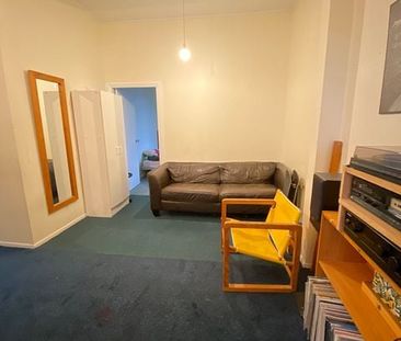 Super large 3 bedroom apartment in Mt VIC - Photo 1