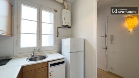 barcelona, Catalonia 08015 - Photo 3