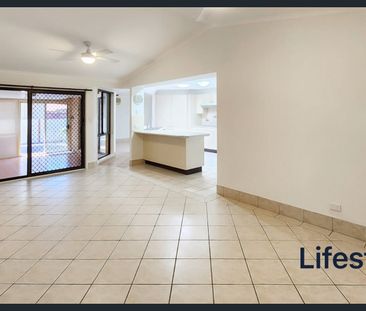 Perfect Family Home – 3 Bed, 2 Bath with Extra Parking - Photo 3