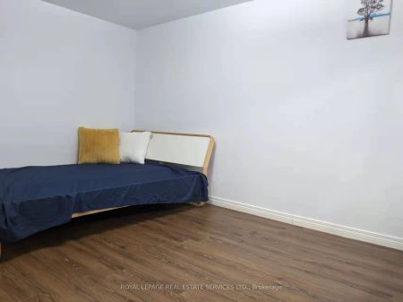 Condo Townhouse For Lease | E9032846 - Photo 3