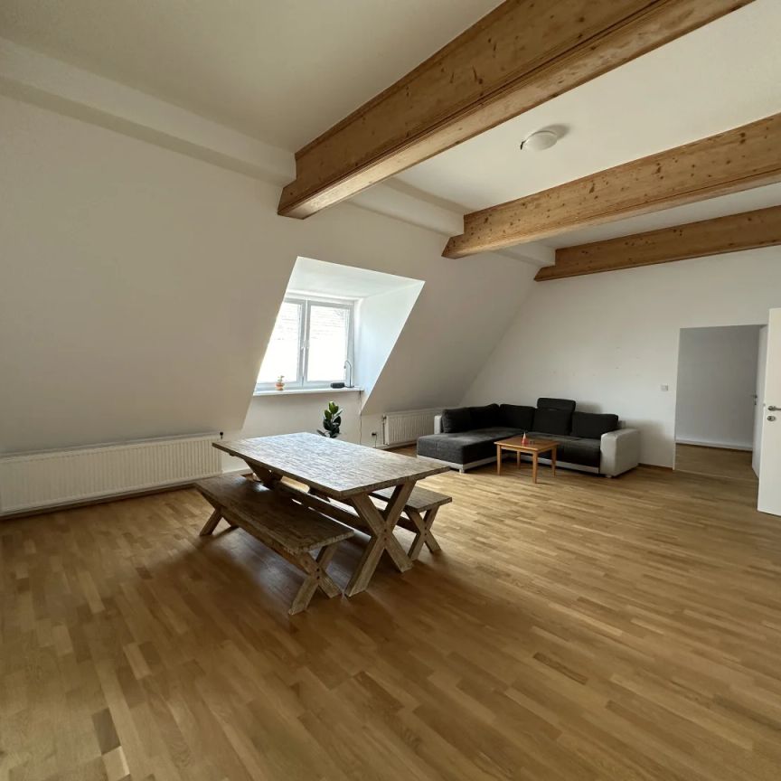 UNBEFRISTET: große 5 Zimmer im frisch ausgebauten Dachgeschoss mit Balkon! - Foto 1