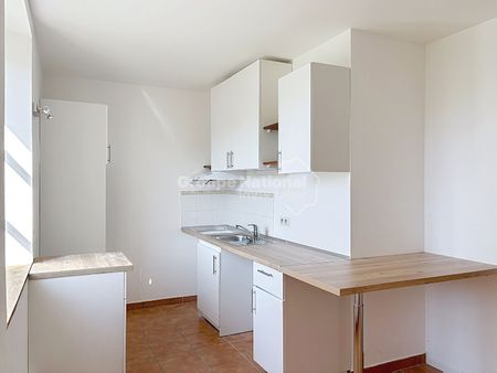 Appartement t2 en rez de jardin sur la commune de Berre L'étang, - Photo 4