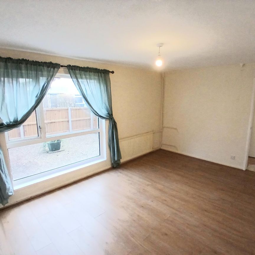 Canterbury Way, Stevenage - Photo 1