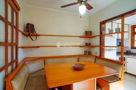 Casa com 4 quartos e 246m² para alugar em Chácara das Pedras, Porto Alegre. - Foto 4