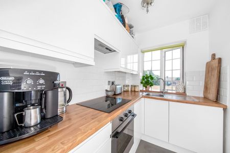 2 Bed Flat, Beulah Hill, SE19 - Photo 4