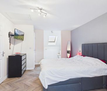 4 bedroom semi-detached house to rent - Photo 6