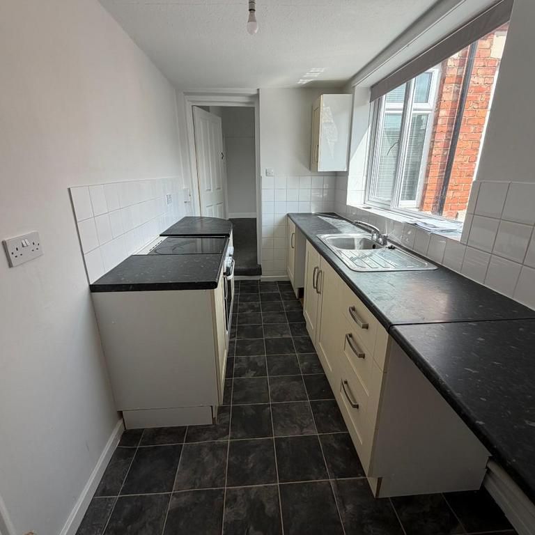 3 bedroom flat to rent - Photo 1