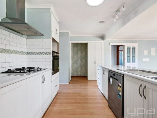 3 BEDROOM FAMILY HOME - Photo 1