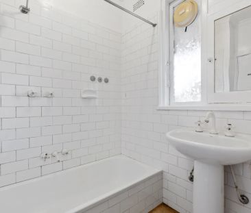 Bright & Affordable - Photo 6