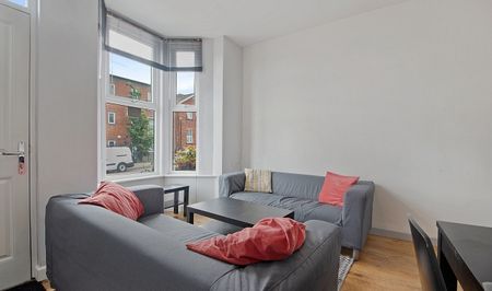 Extremely High Standard 4-Bed, 2-Bath - Photo 2