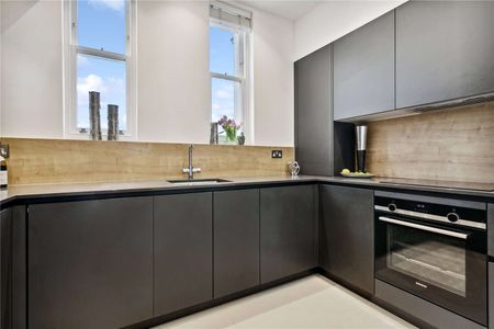 Stunning contemporary two bedroom apartment benefiting from a lift and air conditioning. - Photo 4