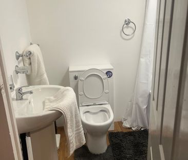 Studio Flat, Burdiehouse Rd, EH17 - Photo 2