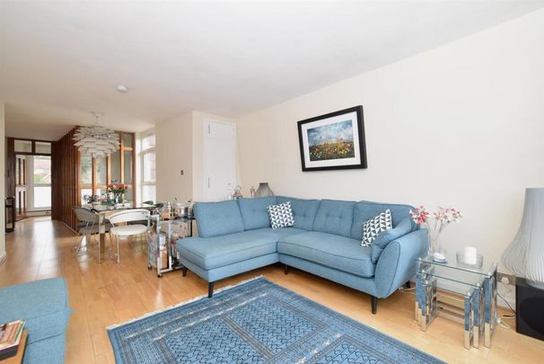 2 bedroom penthouse to rent - Photo 1