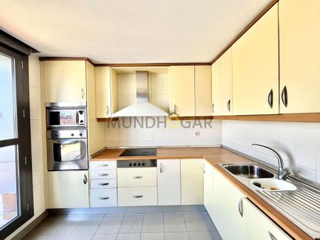 Luxury penthouse for rent in Madrid, Spain - Photo 4