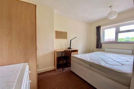 4 bedroom terraced house to rent - Photo 5
