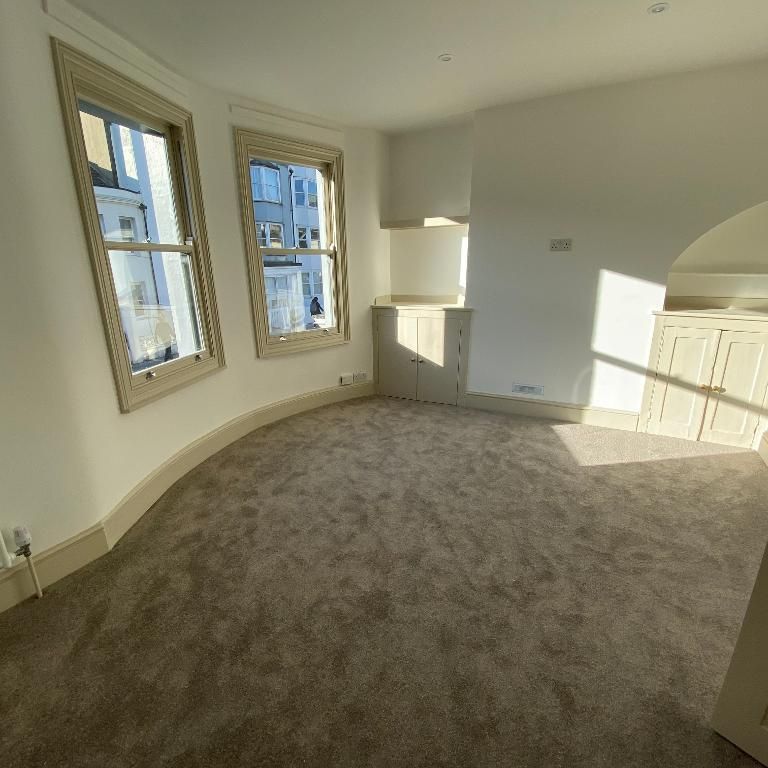 3 bedroom end of terrace house to rent - Photo 1