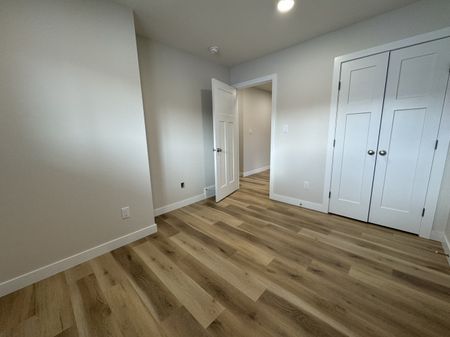 3 Bedroom Triplex - Ready for it's First Tenants!! 1 Month Free Rent - Photo 5
